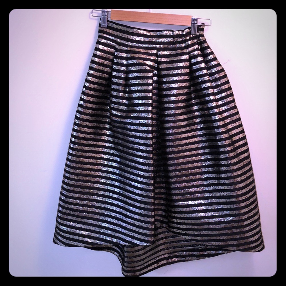 High low black and gold skirt